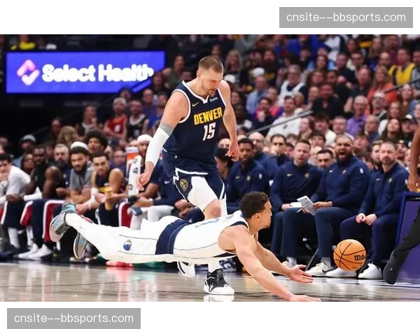 约基奇23分21篮板19助攻创历史 掘金内线轴心作用无可替代